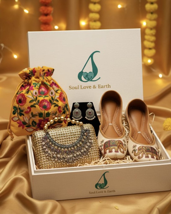 Navratri gift hamper - Mojri/ Jutti, Potli Purse and Oxidized metal jewelleries