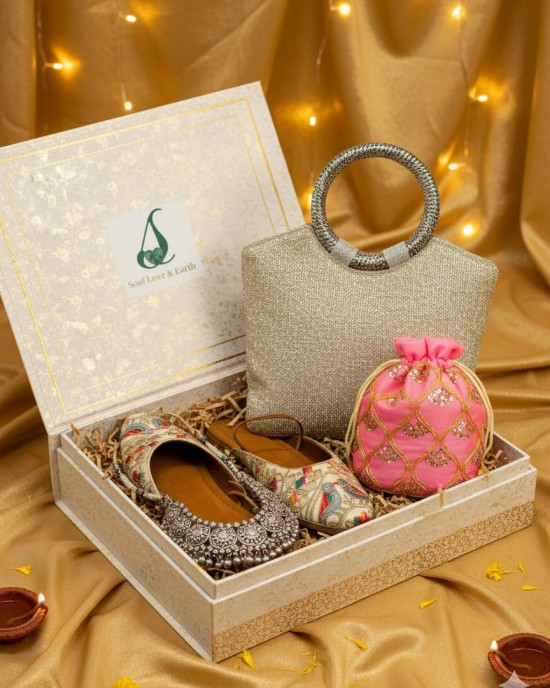 Navratri gift hamper - Mojri/ Jutti, Potli Purse and Oxidized metal jewelleries