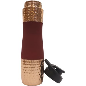 Pure Copper Water Sipper with matt finish, top and bottom hammered finish.  Easy hand grip in center with silk finish in Maroon colour 