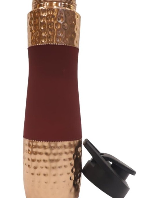 Pure Copper Water Sipper with matt finish, top and bottom hammered finish.  Easy hand grip in center with silk finish in Maroon colour 